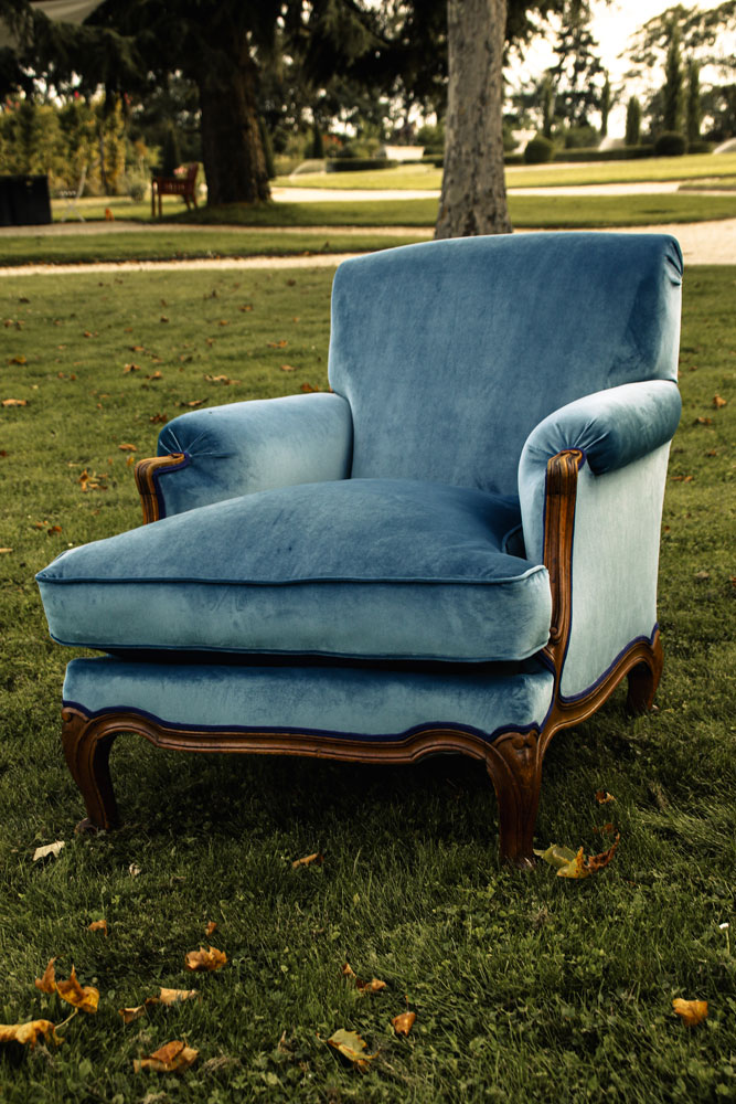 realisation-fauteuil-bleu-roi-tapissier-decorateur-saint-savin-86